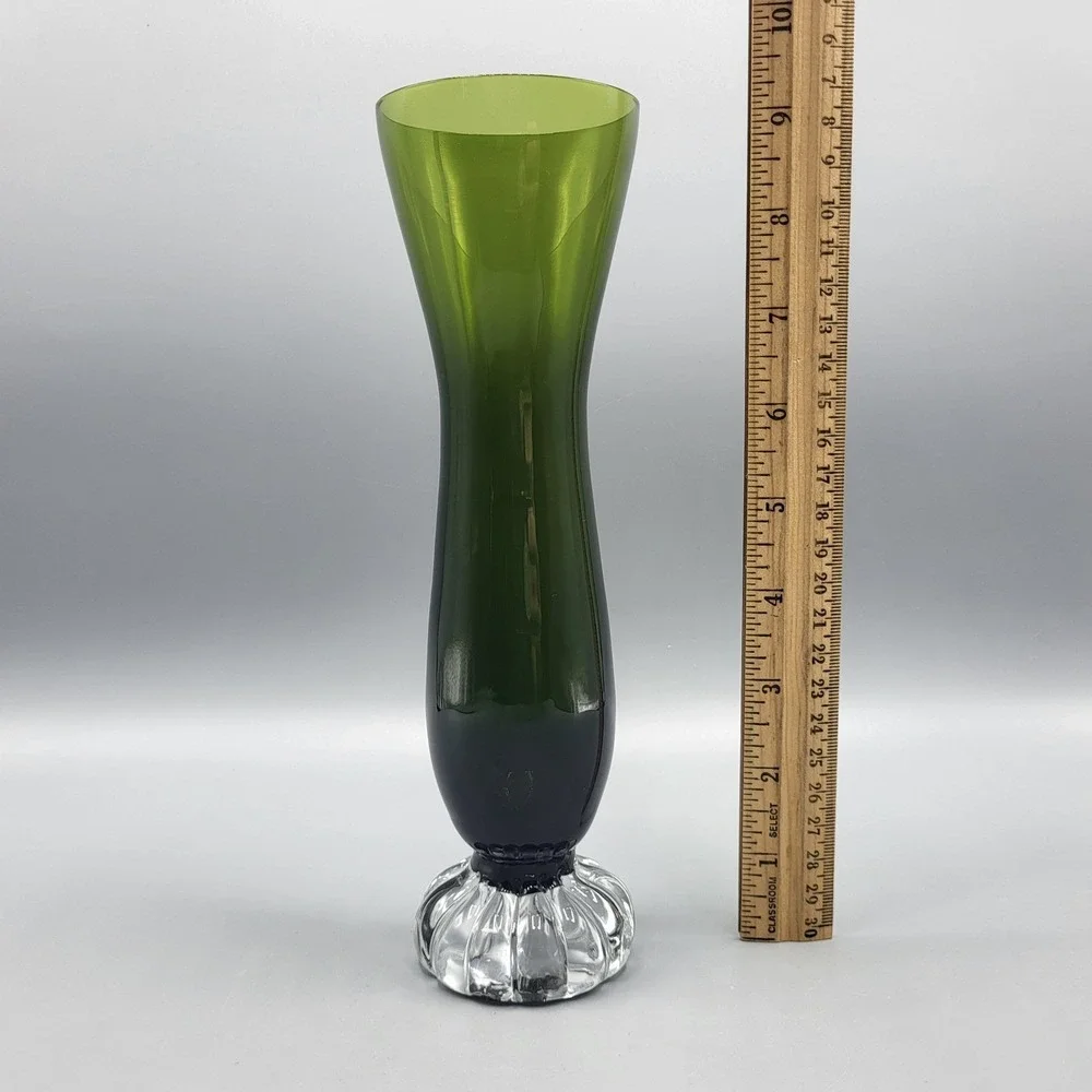 Vintage MCM Mid Century Modern Bud Vase Art Glass Scalloped Base Green 9